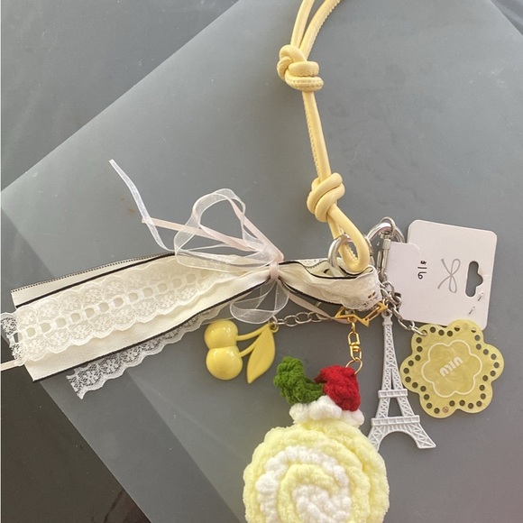 Yellow and White Swirl Keychain Purse Charm - Picture 3 of 4